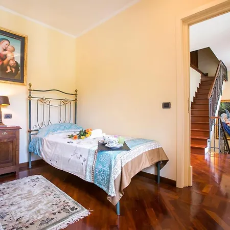 Sleeps 9 *